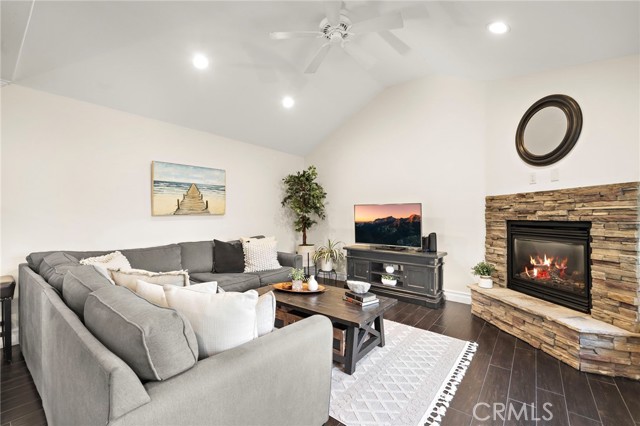 Detail Gallery Image 16 of 51 For 10763 El Centro Avenue, Fountain Valley,  CA 92708 - 5 Beds | 2/1 Baths