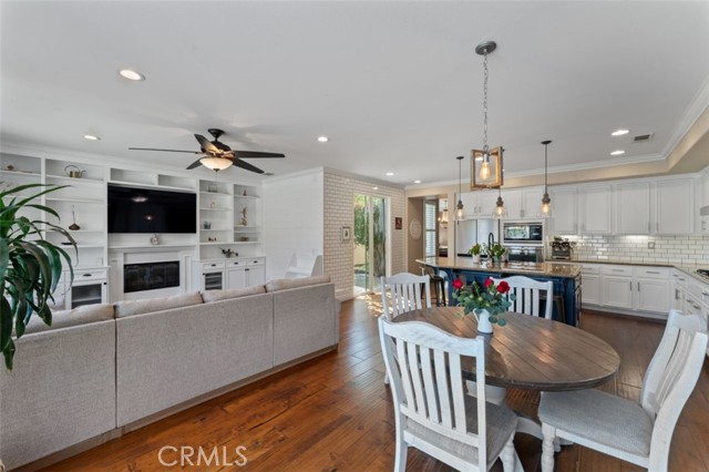 Detail Gallery Image 19 of 63 For 15520 Megan Dr, Canyon Country,  CA 91387 - 5 Beds | 4 Baths