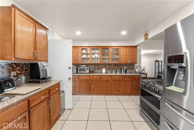 Detail Gallery Image 18 of 36 For 25479 Los Flores Dr, San Bernardino,  CA 92404 - 4 Beds | 2 Baths