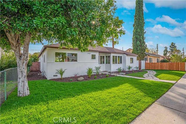 Detail Gallery Image 1 of 49 For 17124 Saticoy St, Lake Balboa,  CA 91406 - 3 Beds | 2 Baths