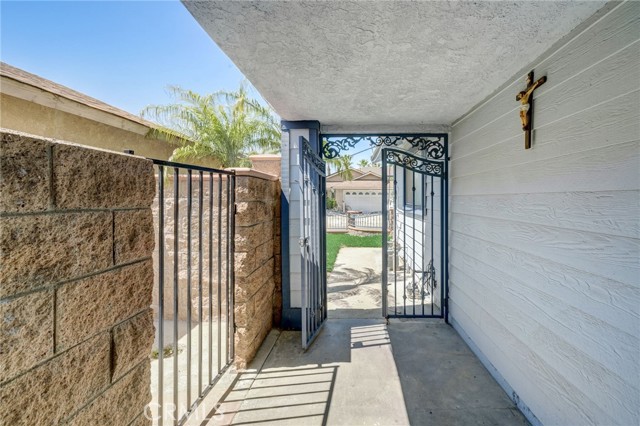Detail Gallery Image 6 of 39 For 8961 Summerwood Way, Fontana,  CA 92335 - 3 Beds | 2/1 Baths