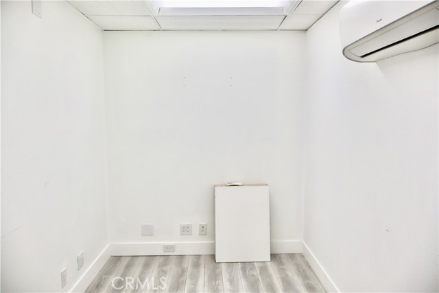 Detail Gallery Image 14 of 25 For 6016 Fallbrook Ave #200,  Woodland Hills,  CA 91367 - 4 Beds | – Baths