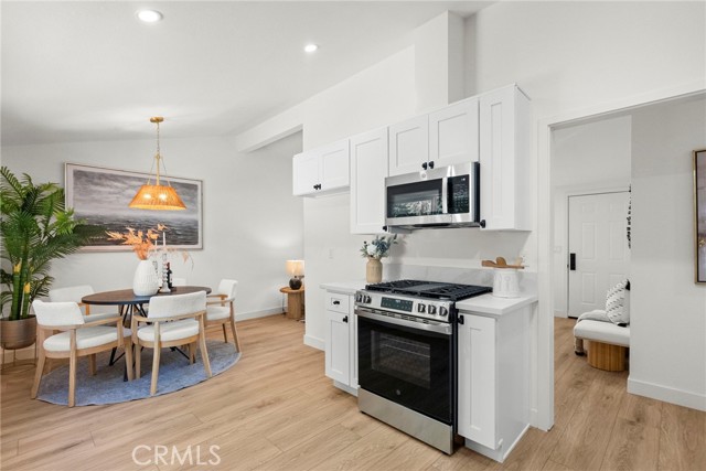 Detail Gallery Image 9 of 21 For 27442 Plumwood, Canyon Country,  CA 91351 - 3 Beds | 1 Baths