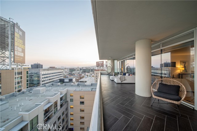 6250 Hollywood Boulevard, Los Angeles CA: https://media.crmls.org/medias/1ba6a616-59f2-492e-b888-0fd14d30ffa0.jpg
