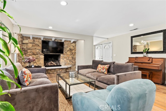 4855 Arcola Avenue, Toluca Lake CA: https://media.crmls.org/medias/1ba6e6cc-a024-4931-8fb9-f01350602e06.jpg