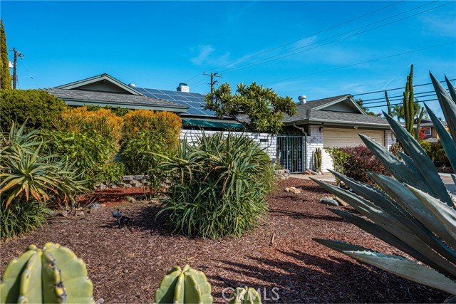 Detail Gallery Image 2 of 31 For 909 N Cleveland, Orange,  CA 92867 - 3 Beds | 2/1 Baths