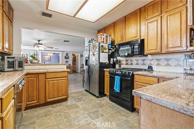 Detail Gallery Image 7 of 53 For 10457 Variel Ave, Chatsworth,  CA 91311 - 6 Beds | 5 Baths