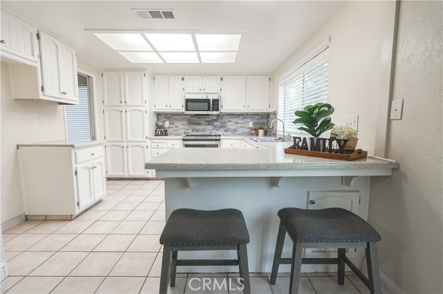 Detail Gallery Image 4 of 17 For 19 Sun Valley Ct, Merced,  CA 95348 - 3 Beds | 2 Baths