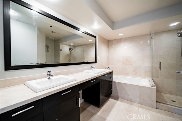 1310 E Ocean Boulevard, Long Beach CA: https://media.crmls.org/medias/1ba8b178-e690-42c7-8f29-013ea68e0edd.jpg