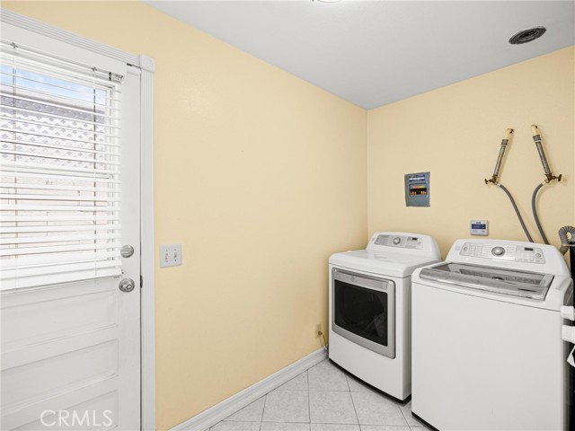 5011 W 133rd Street, Hawthorne CA: https://media.crmls.org/medias/1ba962b9-1474-4cd7-9e5b-9dad2bc7b409.jpg