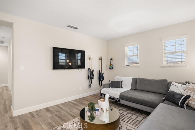 27 Bentwater loop, Chico CA: https://media.crmls.org/medias/1baaa3e4-6ad8-4c86-a822-0255bab19828.jpg