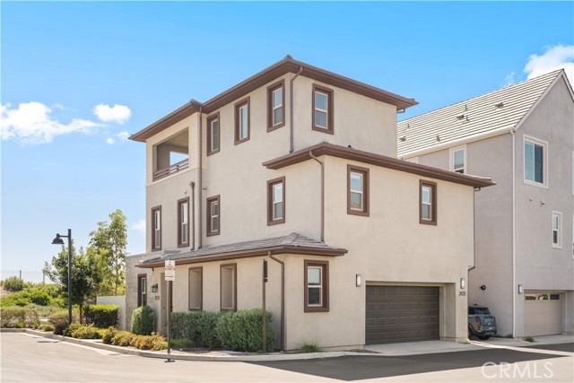 Detail Gallery Image 4 of 43 For 203 Lynx, Irvine,  CA 92618 - 3 Beds | 2/1 Baths