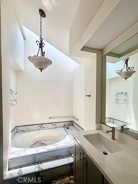 Detail Gallery Image 4 of 7 For 864 Buchanan Ct, Brea,  CA 92821 - 3 Beds | 2/1 Baths