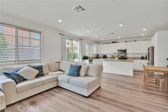 16718 Wyndham Lane, Fontana CA: https://media.crmls.org/medias/1bad8d1d-60c9-4a8f-abc1-a1e64efa4604.jpg