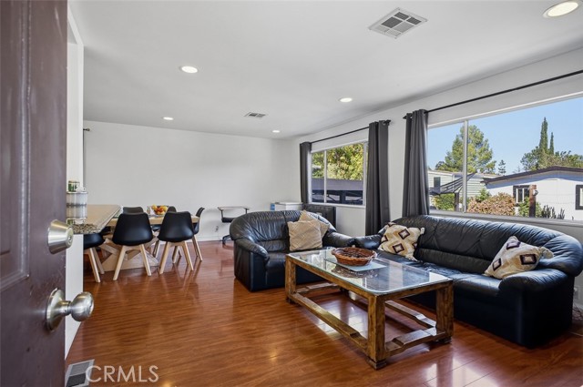 Detail Gallery Image 2 of 21 For 23777 Mulholland Hwy #203,  Calabasas,  CA 91302 - 3 Beds | 2 Baths
