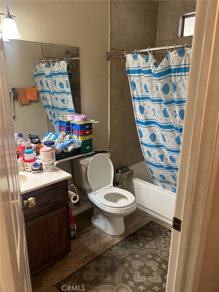 https://media.crmls.org/medias/1bae6511-3bfe-4022-8024-c90e3590108d.jpg?preset=X-Large