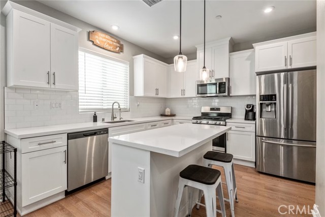 Detail Gallery Image 7 of 30 For 16073 Narni Ln, Fontana,  CA 92336 - 3 Beds | 2/1 Baths
