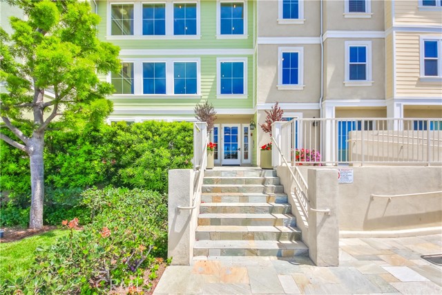 Detail Gallery Image 2 of 37 For 2367 Jefferson St #109,  Torrance,  CA 90501 - 2 Beds | 2 Baths