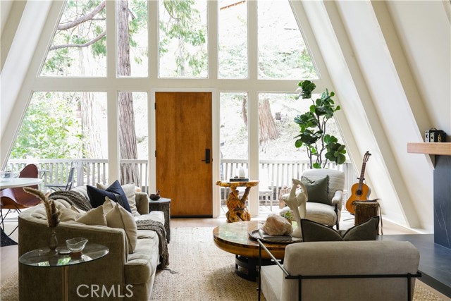 27824 Fern Dell Road, Lake Arrowhead CA: https://media.crmls.org/medias/1baf02ad-0c28-49db-994f-aca25a75874a.jpg