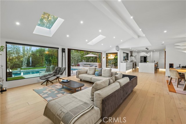 Detail Gallery Image 4 of 49 For 3640 Wrightwood, Studio City,  CA 91604 - 3 Beds | 3 Baths