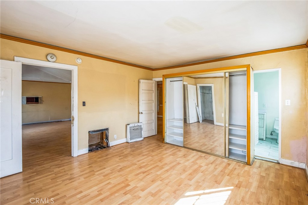 https://media.crmls.org/medias/1bafa008-7d0d-46d1-87eb-d72658e52a99.jpg?preset=X-Large