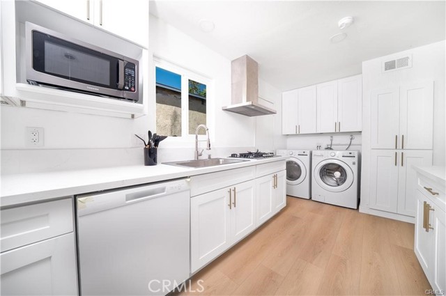 Detail Gallery Image 3 of 9 For 1011 W Myrtle, Santa Ana,  CA 92703 - 3 Beds | 1 Baths