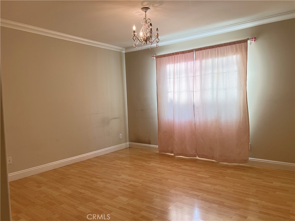 https://media.crmls.org/medias/1bafd580-1d94-40a6-902d-32e165471b5f.jpg?preset=X-Large