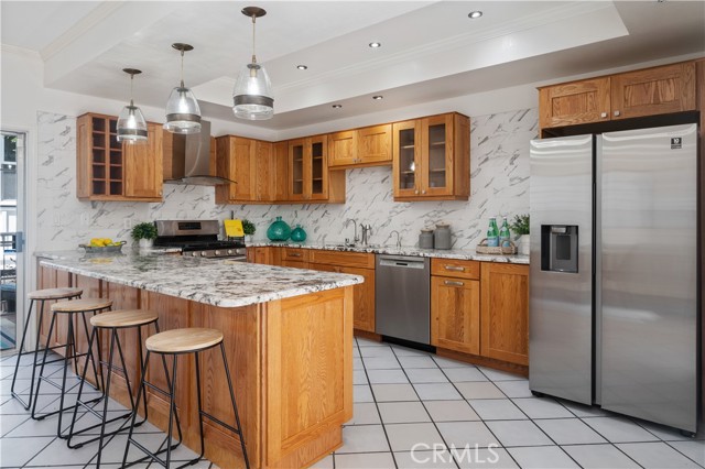 2006 Aviation Way, Redondo Beach CA: https://media.crmls.org/medias/1bafe7c6-9d5d-4752-b896-bcf2750795a8.jpg