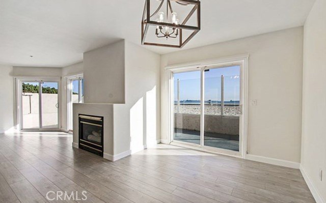 25 15th Place # 101, Long Beach, California 90802, 3 Bedrooms Bedrooms, ,2 BathroomsBathrooms,Residential,For Sale,25 15th Place # 101,CROC25040740