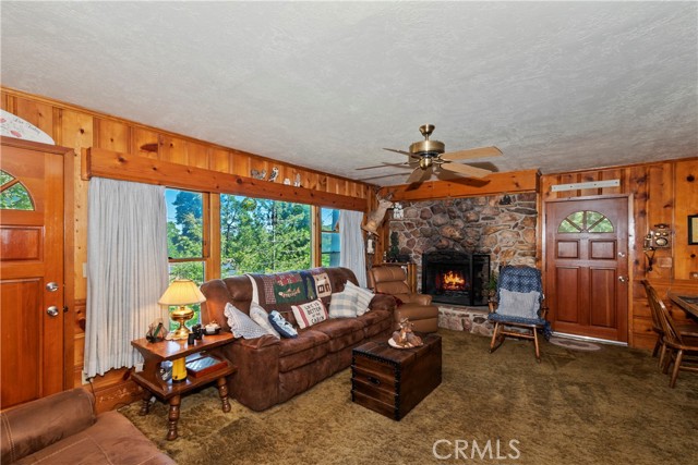 Detail Gallery Image 2 of 29 For 24795 Finhaut Dr, Crestline,  CA 92325 - 2 Beds | 1 Baths