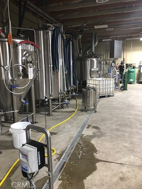 585 E Thompson Boulevard, Ventura CA: https://media.crmls.org/medias/1bb12bc6-42df-4296-87cf-edd60f624348.jpg