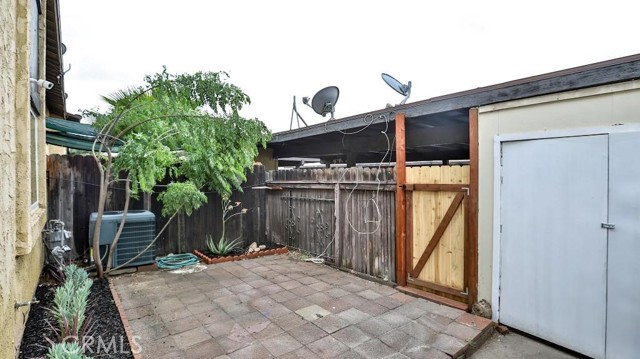 7909 Primrose, Highland CA: https://media.crmls.org/medias/1bb1b49e-37d1-49ee-9d41-8e5579fc3a84.jpg