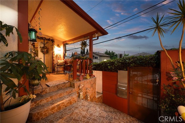 Detail Gallery Image 5 of 49 For 3812 Middlebury, Los Angeles,  CA 90004 - 3 Beds | 2/1 Baths