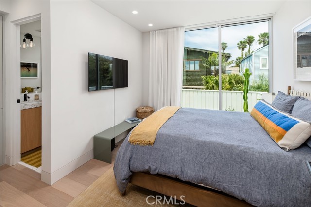 68 E F Street, Encinitas CA: https://media.crmls.org/medias/1bb51edf-72a2-45c9-ae91-3880c95a9b0e.jpg