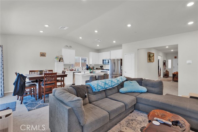 Detail Gallery Image 7 of 27 For 15389 Diamond, Victorville,  CA 92394 - 3 Beds | 2 Baths