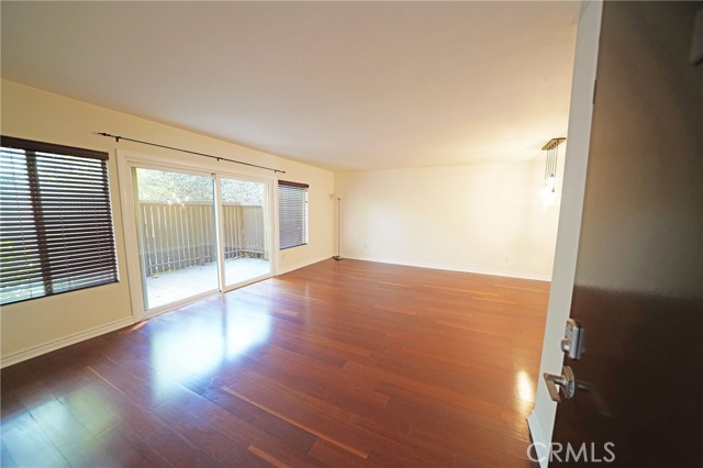 Detail Gallery Image 3 of 17 For 18350 Hatteras Street, Tarzana,  CA 91356 - 2 Beds | 2 Baths