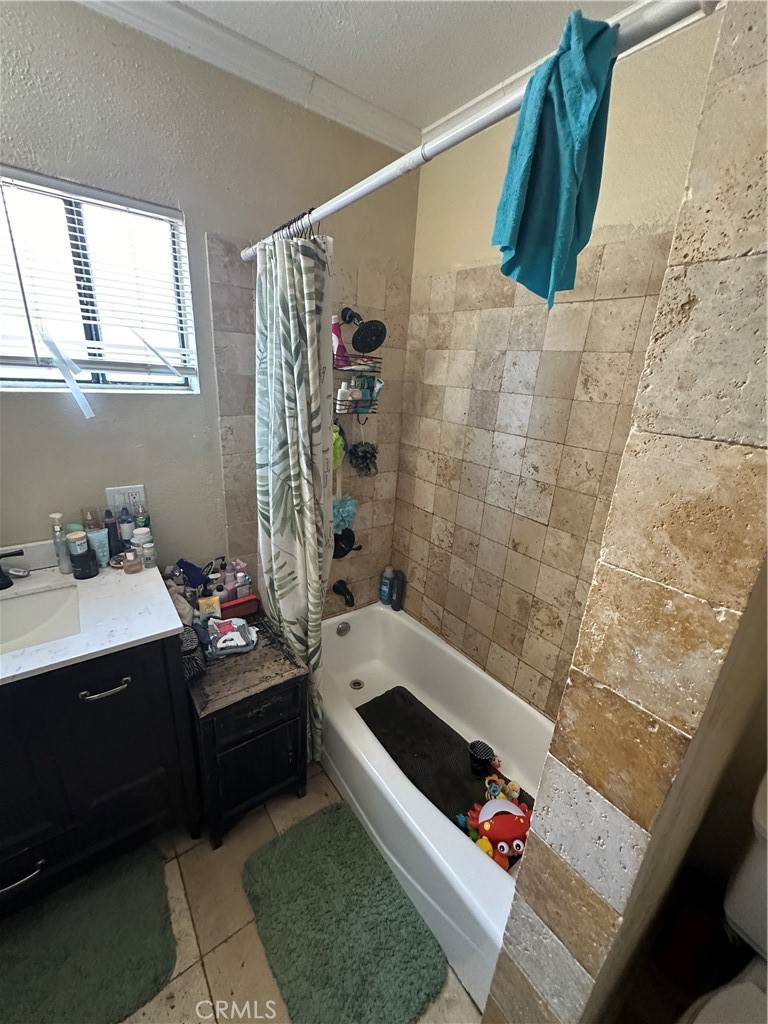 https://media.crmls.org/medias/1bb72c3e-7254-44a2-92d0-94d49a66e5b6.jpg?preset=X-Large