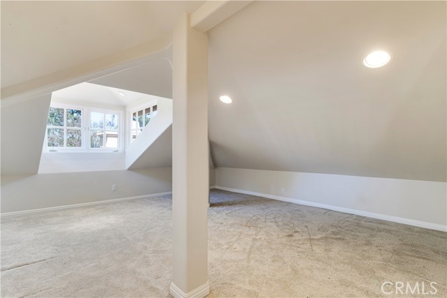 Detail Gallery Image 13 of 33 For 4525 Vista De Oro Ave, Woodland Hills,  CA 91364 - 5 Beds | 4/2 Baths