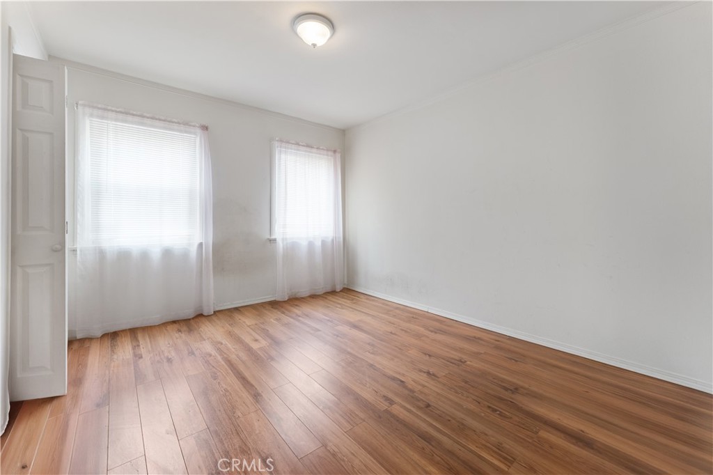 https://media.crmls.org/medias/1bb8e668-4044-4b69-8e2e-8369f1eba011.jpg?preset=X-Large