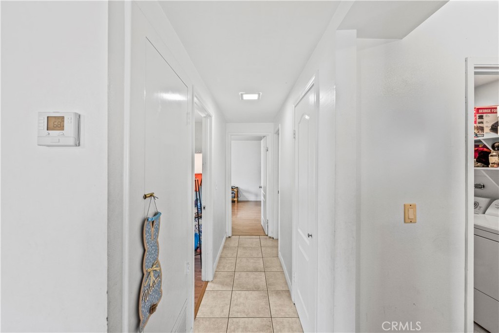 https://media.crmls.org/medias/1bb90612-9ffa-4a06-8659-ab0a9b41ba64.jpg?preset=X-Large