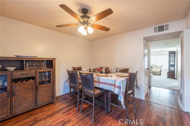 Detail Gallery Image 8 of 33 For 5950 E Imperial Hwy #55,  South Gate,  CA 90280 - 2 Beds | 2/1 Baths