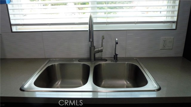 2 sinks