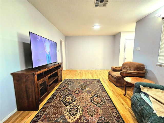 Detail Gallery Image 3 of 23 For 3552 N Sierra Way, San Bernardino,  CA 92405 - 3 Beds | 2 Baths