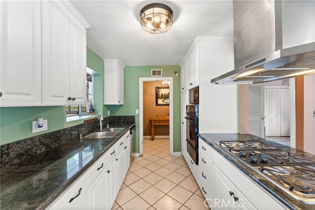 1646 E 15th Street, Santa Ana CA: https://media.crmls.org/medias/1bbbc55d-2a82-4dd4-ba52-cbcb80254fd1.jpg