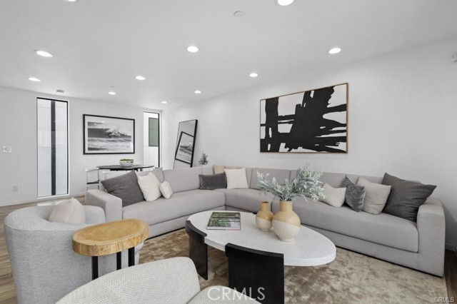 Detail Gallery Image 14 of 25 For 4136 1/2 Normal Ave #1/2,  Los Angeles,  CA 90029 - 2 Beds | 2 Baths