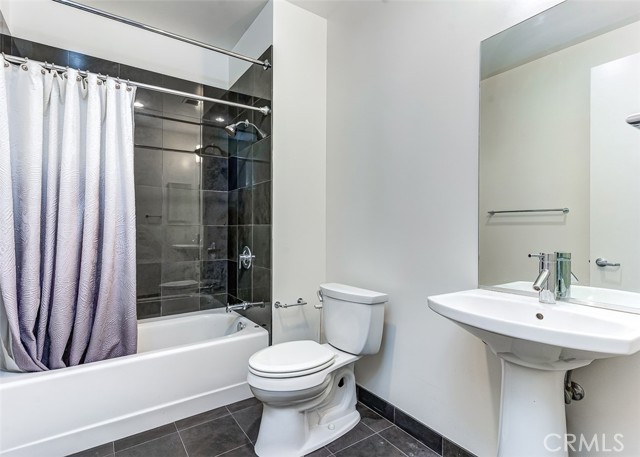 Detail Gallery Image 13 of 15 For 3223 W 6th St #306,  Los Angeles,  CA 90020 - 2 Beds | 2 Baths