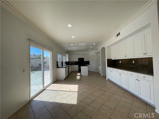 37000 Sabal Avenue, Palmdale CA: https://media.crmls.org/medias/1bbc8ac4-3151-4f31-ae35-bbedd7158288.jpg