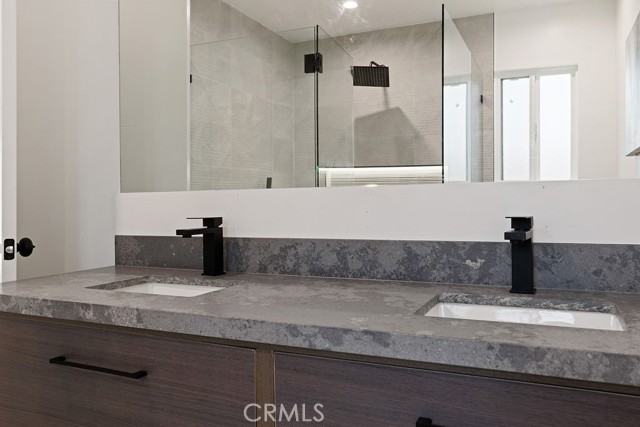 11245 Greenlawn Avenue, Culver City, California 90230, 5 Bedrooms Bedrooms, ,3 BathroomsBathrooms,Residential Lease,For Rent,11245 Greenlawn Avenue,CRSR25156538