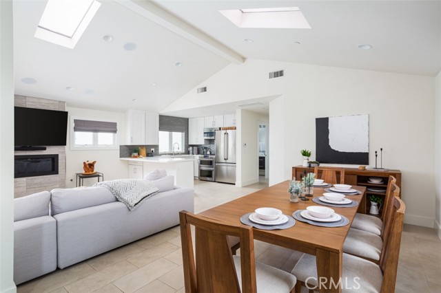 415 1/2 Marguerite Avenue, Corona del Mar CA: https://media.crmls.org/medias/1bbf25b3-652e-4c4c-8cf4-6e78b42f7720.jpg