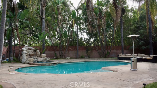 Detail Gallery Image 2 of 32 For 925 Sherlock Dr, Burbank,  CA 91501 - 3 Beds | 3 Baths